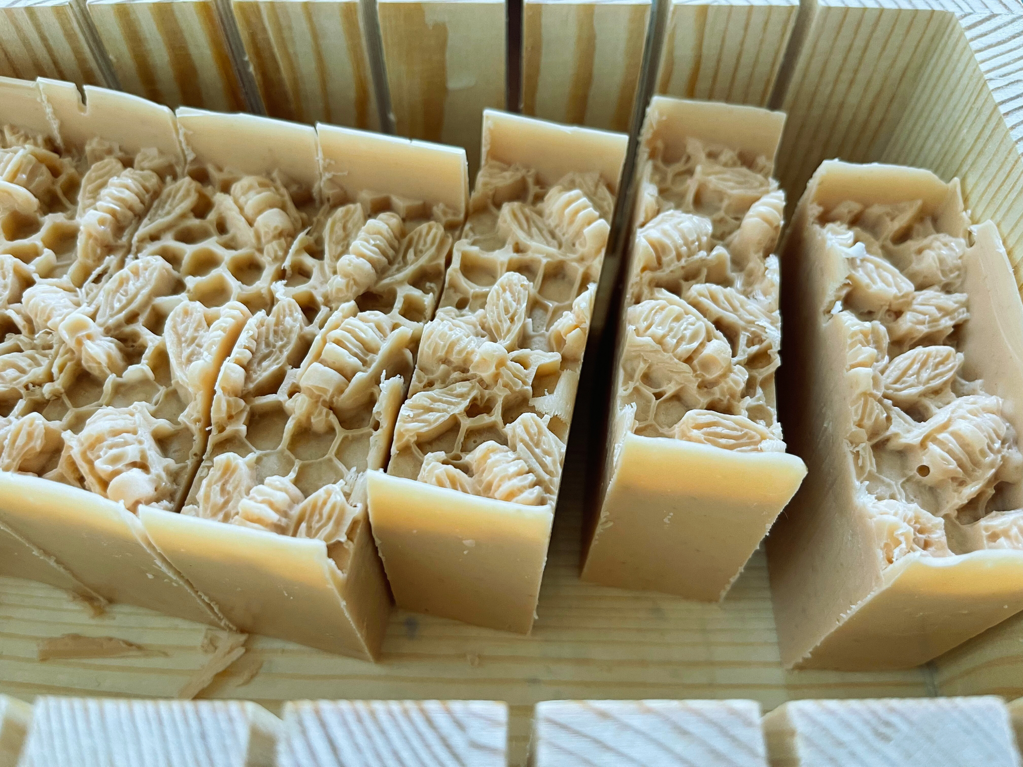 Soap -Mountain Gold Manuka Honey UMF15+ MGO 514+ with Shea Butter & Oatmeal